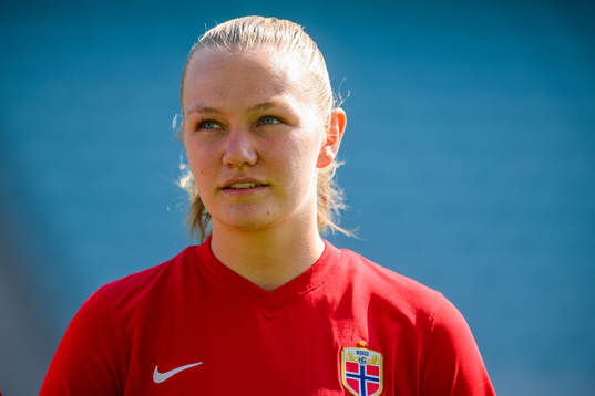 Frida Leonhardsen Maanum of Norway ahead the Algarve Cup