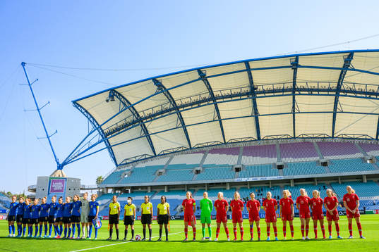 Teams line up