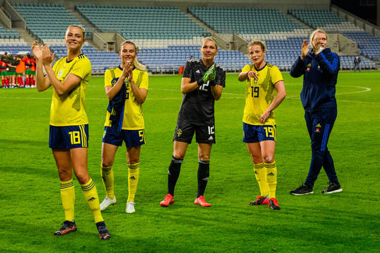 Fridolina Rolfö, Amanda Nildén, goalkeeper Jennifer Falk