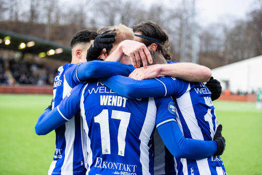 IFK Göteborgs Oscar Wendt jublar med lagkamrater
