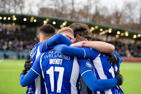 IFK Göteborgs Oscar Wendt jublar med lagkamrater