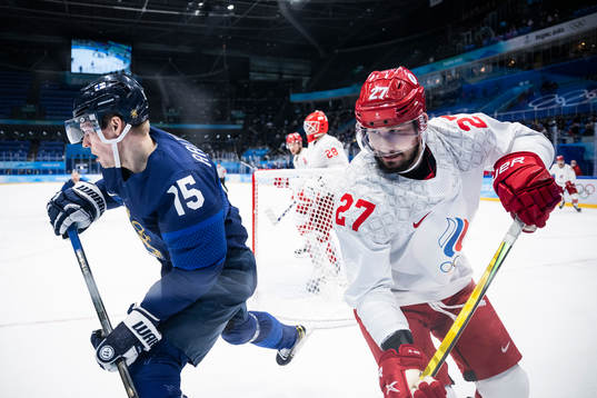 Miro Aaltonen of Finland and Vyacheslav Voynov of Russia in