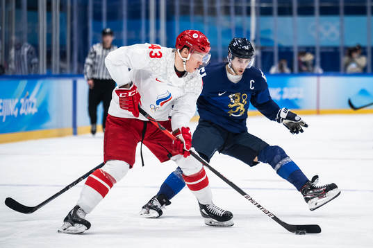 Damir Sharipzyanov of Russia and Valtteri Filppula of