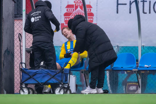 Eskilsminnes Alexander Engholm får läkarvård