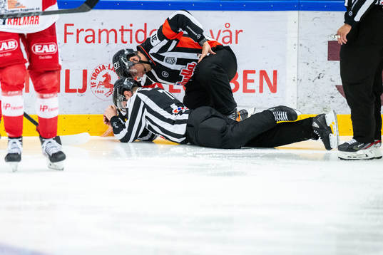 Domare André Ahlström har ont