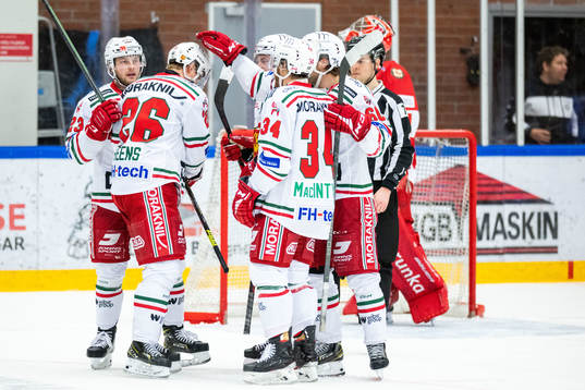Moras spelare jublar