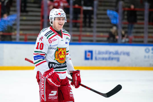 Moras Isak Grarfve jublar