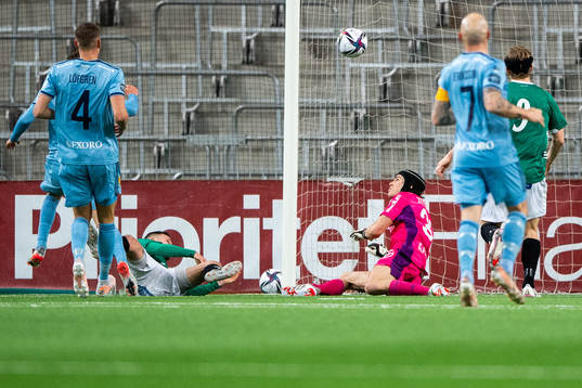 Brages Niklas Söderberg och Djurgårdens målvakt Jacob