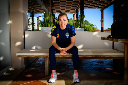 Linda Sembrant pose for a portrait
