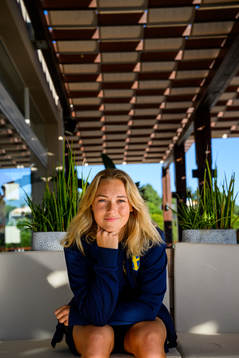 Hanna Bennison pose for a portrait