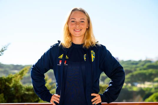 Hanna Bennison pose for a portrait