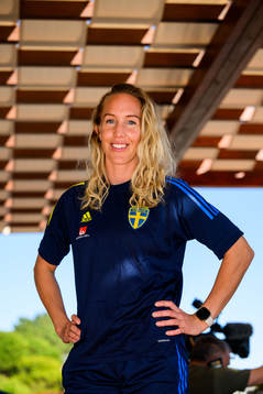 Julia Roddar pose for a portrait