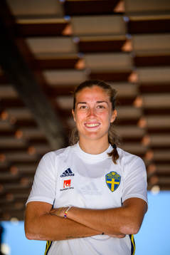 Filippa Angeldahl pose for a portrait