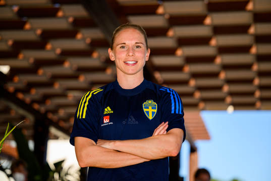 Jonna Andersson pose for a portrait