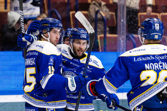 Leksands Max Veronneau och Carter Camper jublar