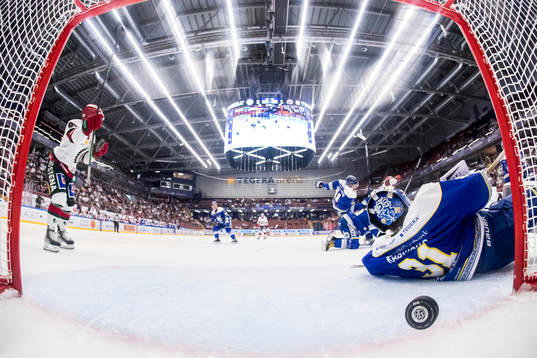 mål bakom Leksands målvakt Kasimir Kaskisuo Frölundas