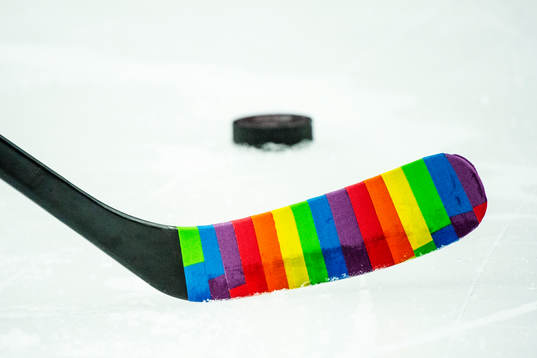 Pride-tejp på klubban