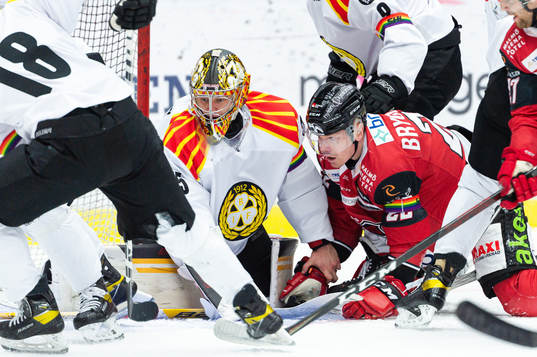 Brynäs målvakt Veini Vehviläinen och Malmö Redhawks