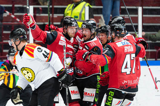 Malmö Redhawks Carl Söderberg jublar