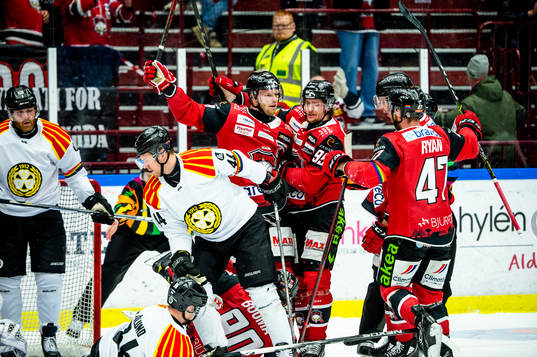 Malmö Redhawks Carl Söderberg jublar