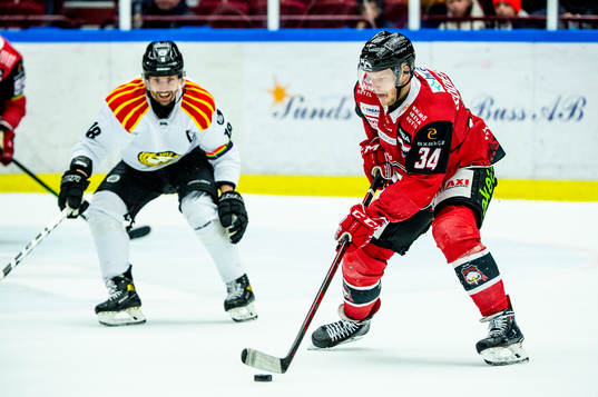 Malmö Redhawks Carl Söderberg mot Brynäs Anton Rödin