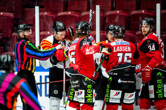 Bråk mellan spelarna i Brynäs och Malmö Redhawks