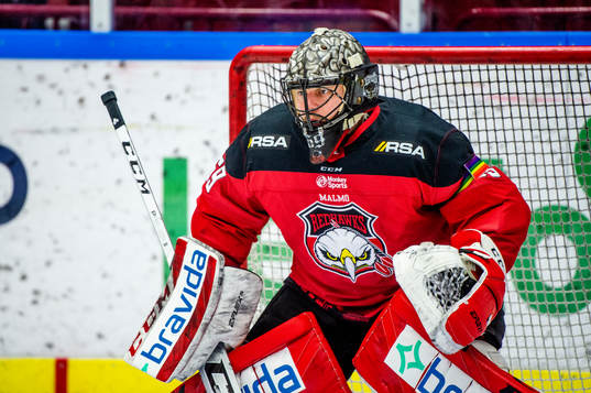 Malmö Redhawks prideambassadör målvakt Oscar Alsenfelt