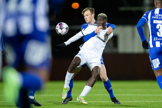 IFK Göteborgs Tim van Assema och Utsiktens Diocounda Gory