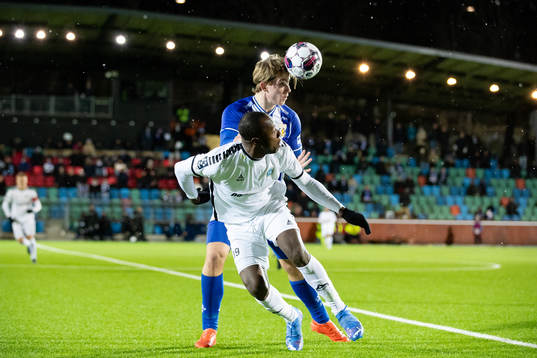 IFK Göteborgs Johan Bångsbo och Utsiktens Nsima Peter