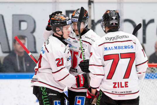 Örebros Linus Öberg jublar
