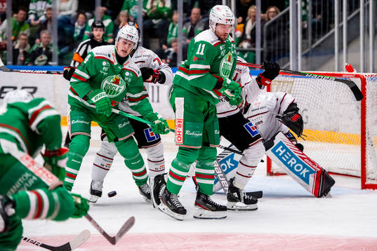 Rögles Adam Edström och Mattias Sjögren framför