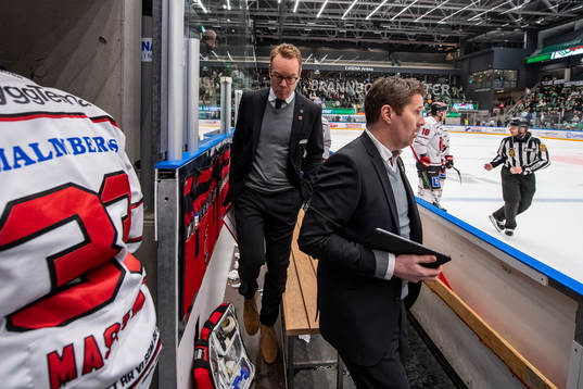 Örebros tränare Niklas Eriksson och assisterande tränare