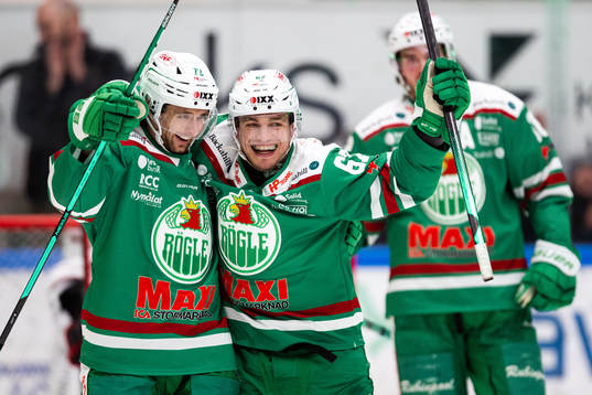 Rögles Daniel Zaar och Leon Bristedt jublar