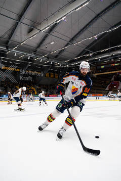 Djurgårdens Ludvig Rensfeldt före ishockeymatchen i SHL