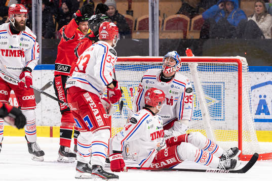 Timrås målvakt Sami Rajaniemi deppar
