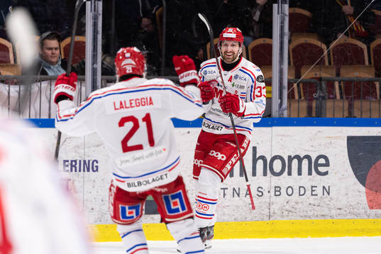 Timrås Albin Lundin jublar