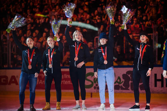 Luleås finska spelare Jenni Hiirikoski, Petra Nieminen,