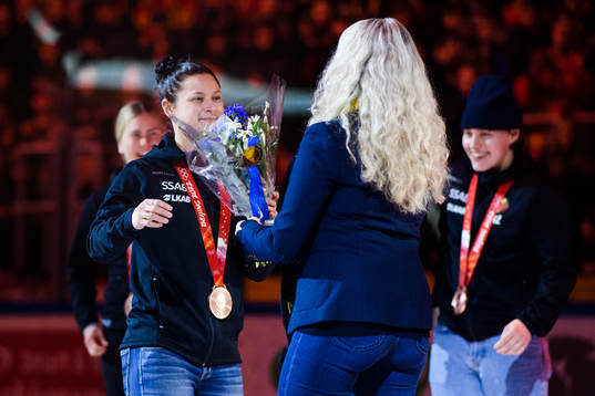 Luleås Jenni Hiirikoski, med OS bronsmedalj, hyllas