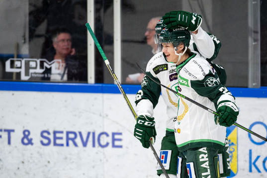 Färjestads Lucas Forsell jublar