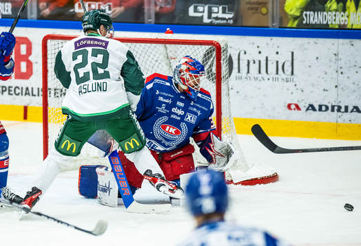 Färjestads Per Åslund och Oskarshamns målvakt Joe Cannata