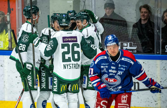 Färjestads Joakim Nygård jublar med lagkamrater