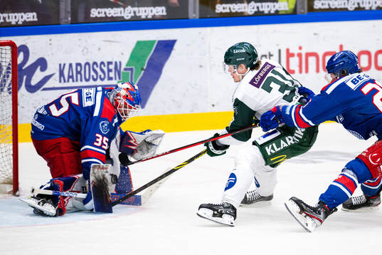 Färjestads Carl Jakobsson oroar framför Oskarshamns