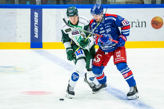 Färjestads Adam Ginning och Oskarshamns Patrik Karlqvist