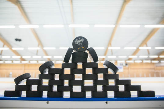 Puckar med SDEs klubbmärke