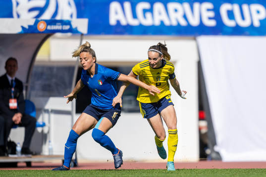 Martina Rosucci of Italy and Kosovare Asllani of Sweden