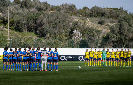 A moment of silence ahead the Algarve Cup final football