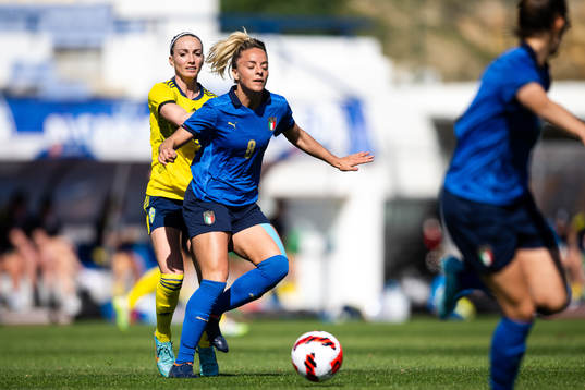 Kosovare Asllani of Sweden and Martina Rosucci of Italy