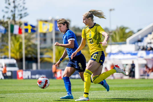 Valentina Gicinti of Italy and Sofia Jakobsson of Sweden