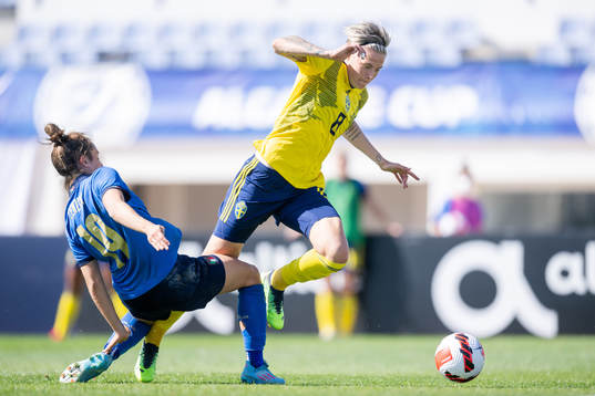 Martina Lenzini of Italy and Lina Hurtig of Sweden