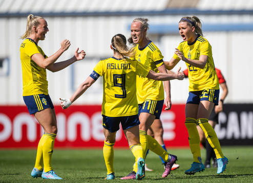 Stina Blackstenius , Kosovare Asllani, Caroline Seger and
